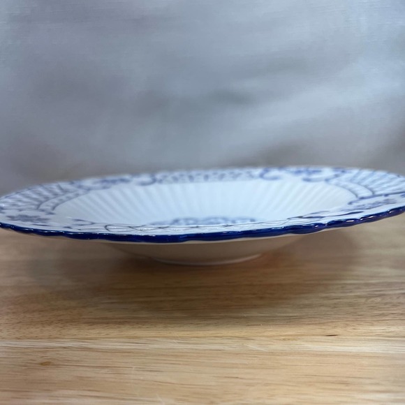 Vintage Reticulated blue and white‎ porcelain shallow bowl 10” - Picture 3 of 4